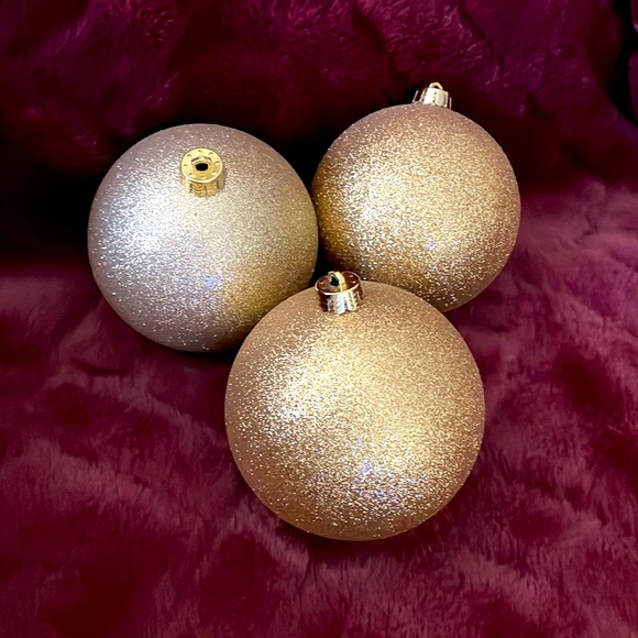 Set of 3 Vintage Christmas Gold Ornaments - Picture 2 of 8